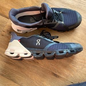 On Cloud Helion Men’s running shoe